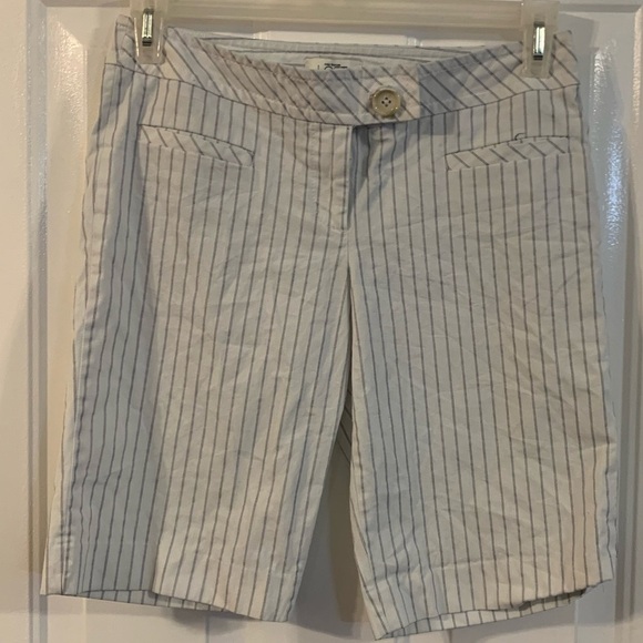 Ann Taylor Loft white shorts with black stripes size 2 EUC - Picture 1 of 6